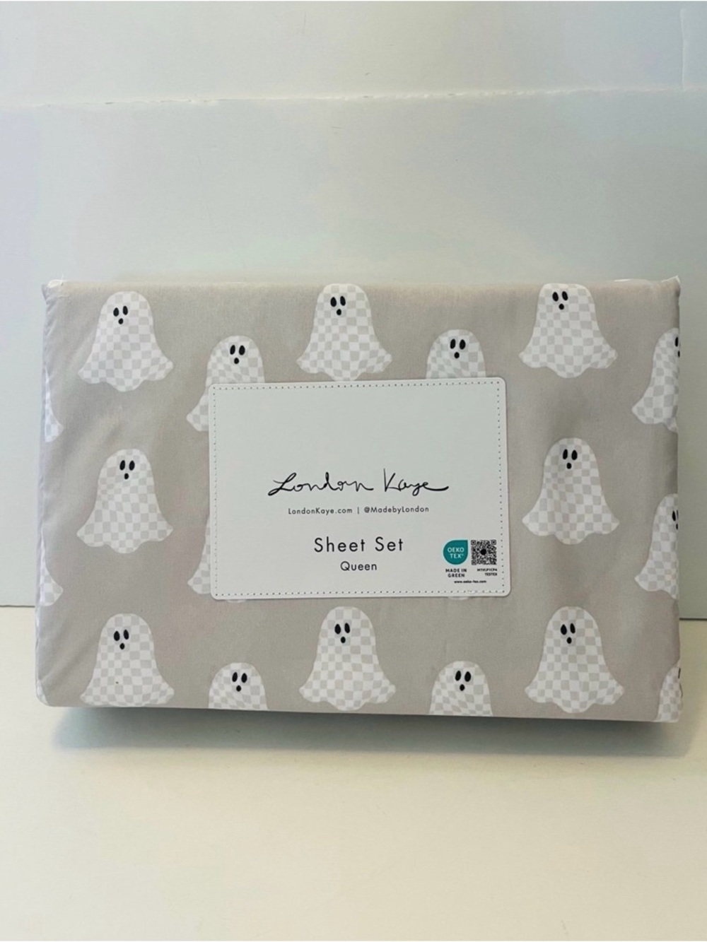 London Kaye Gray with Checkerboard Ghosts Queen Size Halloween Sheet Set